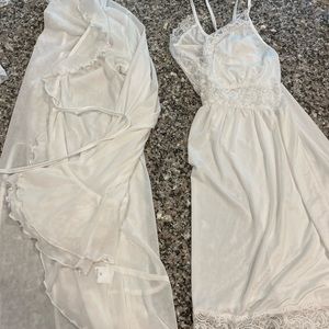 White wedding boudoir lingerie lot, never used. Robe babydoll teddy bralette set